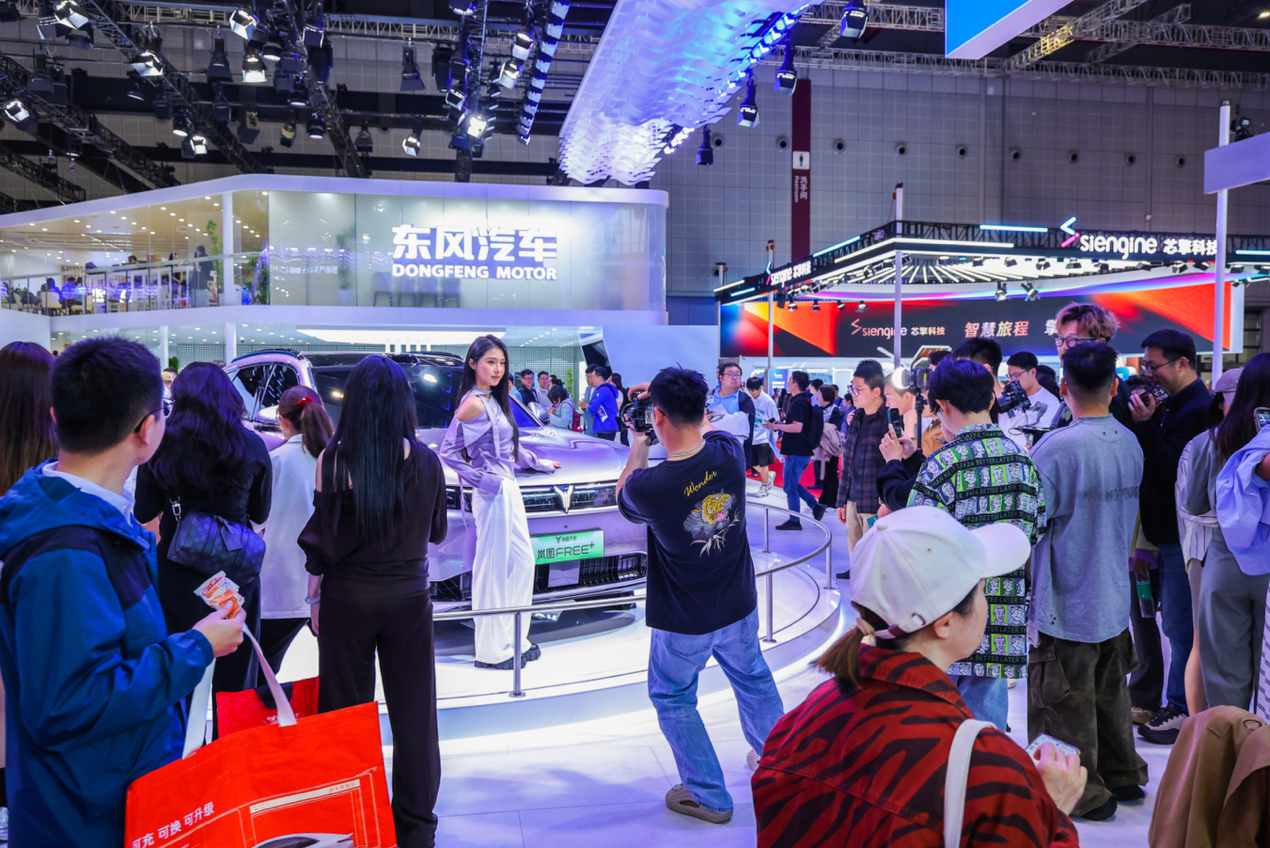 岚图free 亮相上海车展。（受访者供图）